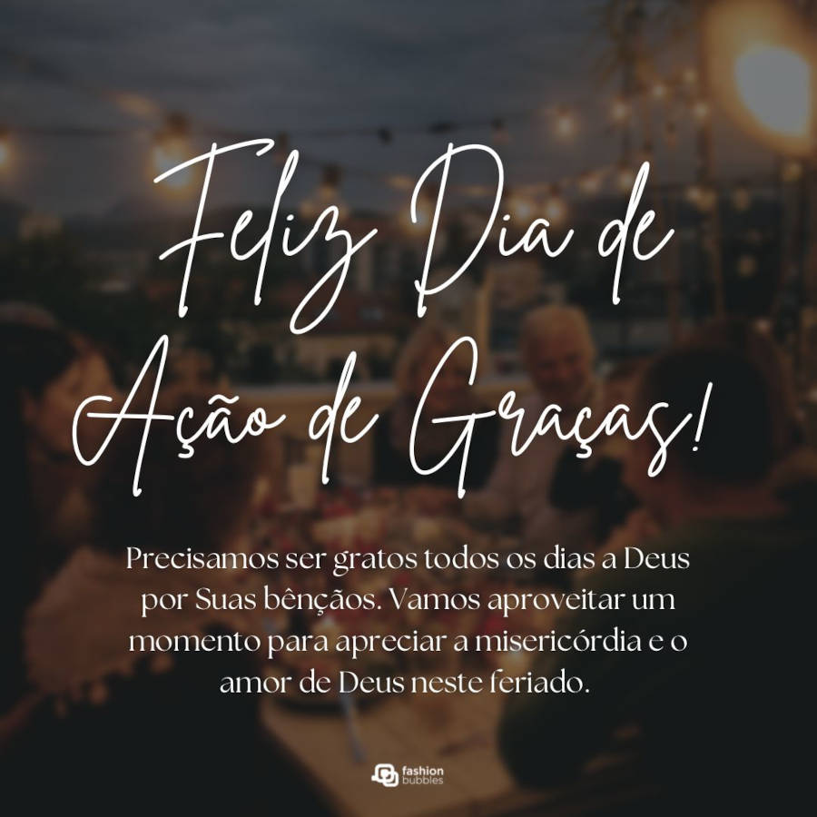 Foto desfocada de família reunida ao redor da mesa com frase: Precisamos ser gratos todos os dias a Deus por Suas bênçãos. Vamos aproveitar um momento para apreciar a misericórdia e o amor de Deus neste feriado. Feliz Ação de Graças.