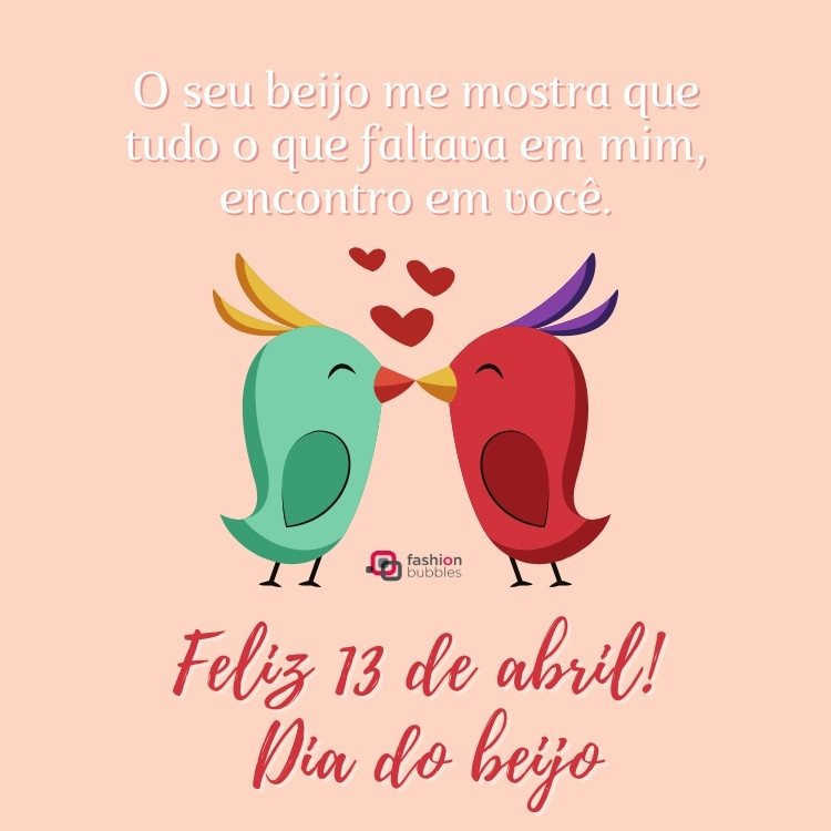 Cartão virtual de fundo pêssego com desenho de dois pássaros se beijando e frase: O seu beijo me mostra que tudo o que faltava em mim, encontro em você. Feliz 13 de abril!
