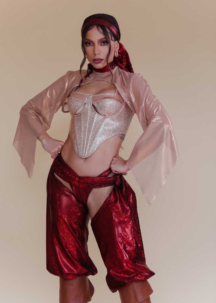 Anitta fantasiada de Anita Garibaldi para o Carnaval 2023.