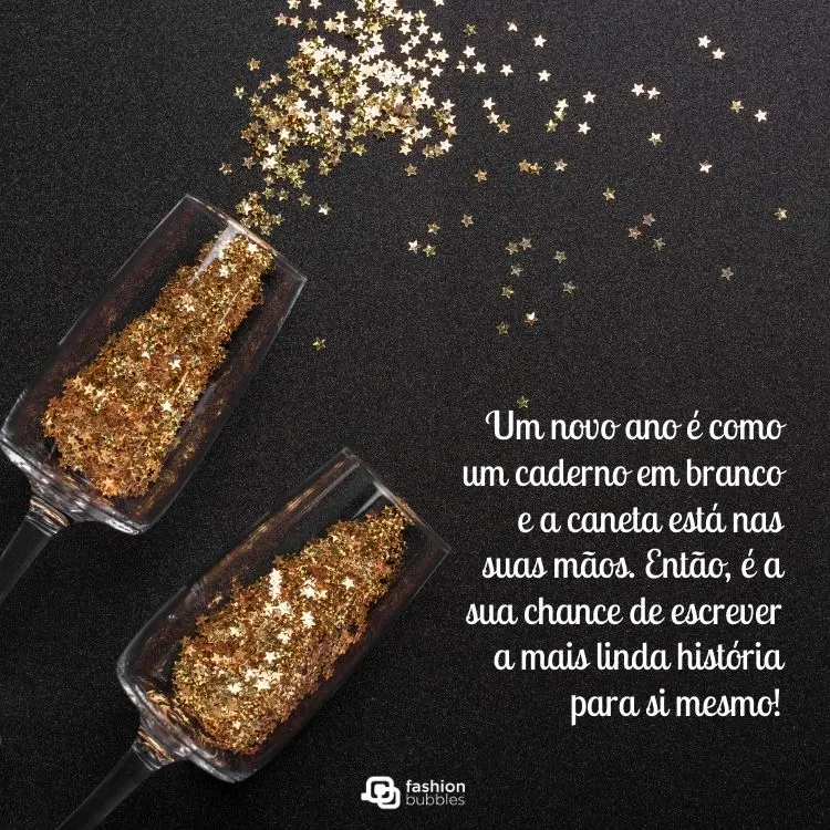 Foto de duas taças caídas com estrelas douradas dentro e frase "Um novo ano é como um caderno em branco e a caneta está nas suas mãos. Então, é a sua chance de escrever a mais linda história para si mesmo!" no canto inferior direito