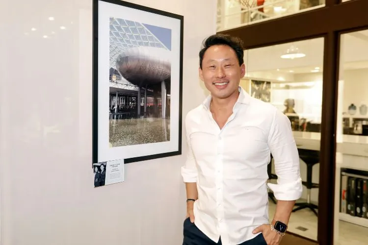 Fabiano Hayasaki na exposição Visioni Di Milano.
