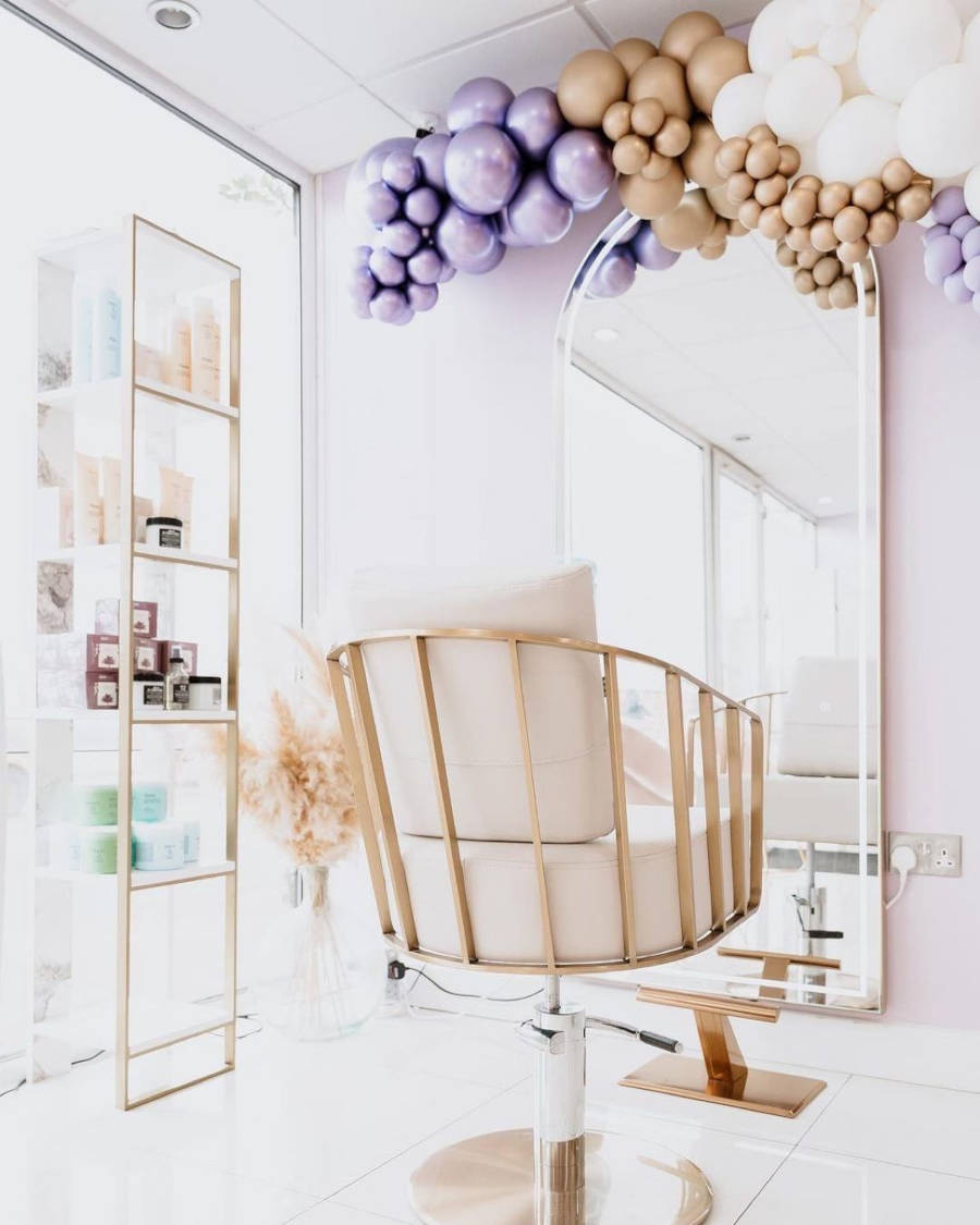 Decoração de salão de beleza com bexiga.