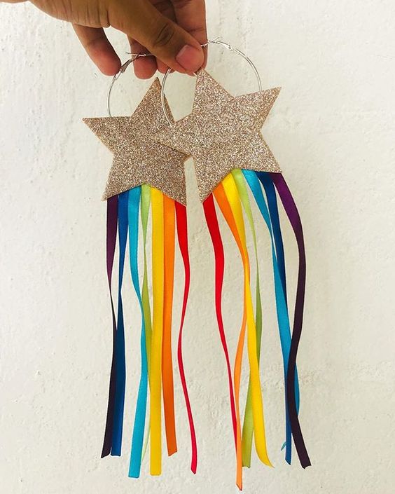 brinco de carnaval com estrela e franjas