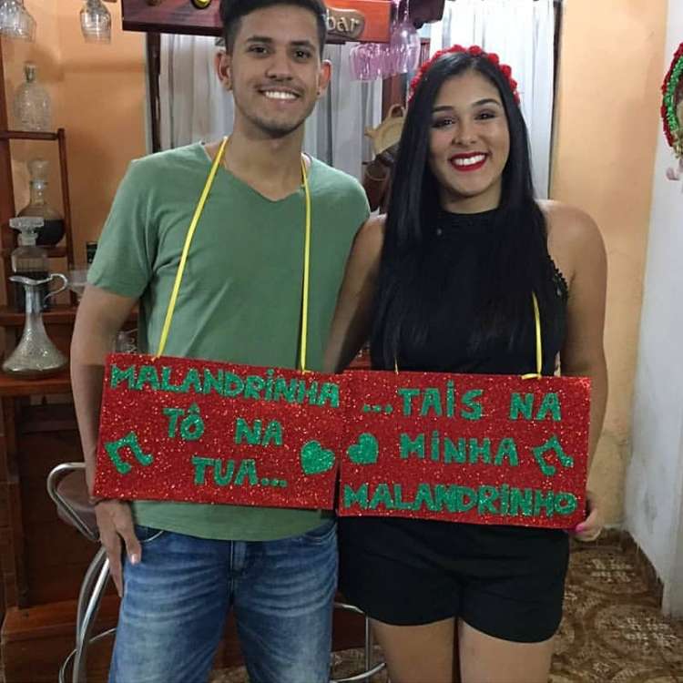 Opção de plaquinhas para look de Carnaval