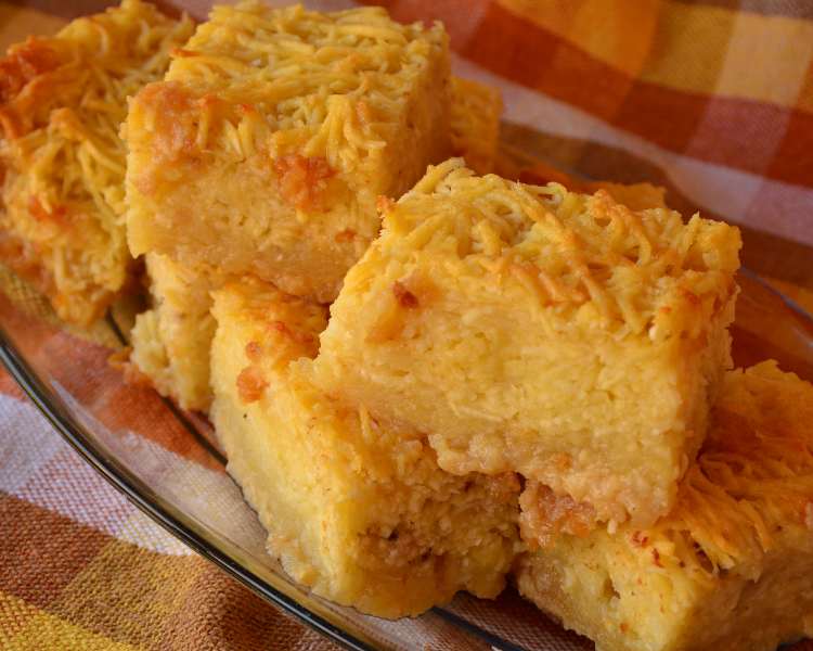 Bolo de aipim cremoso com coco