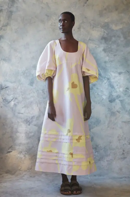Vestido tubular com manga bufantes