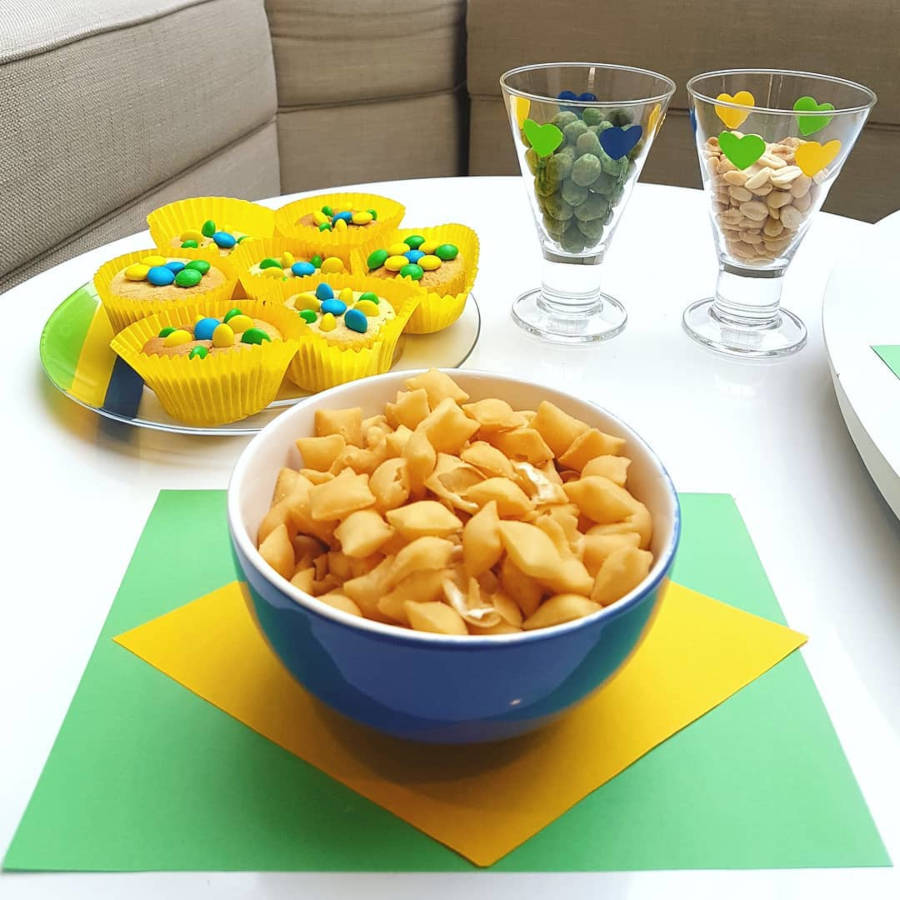 Jogo americano com papel.