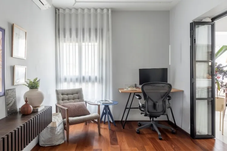 Home office e sala de TV de apartamento de 110 m²