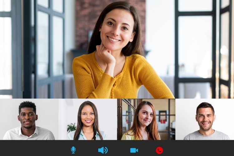 Print de videochamada com 5 pessoas, sendo dois homens e três mulheres