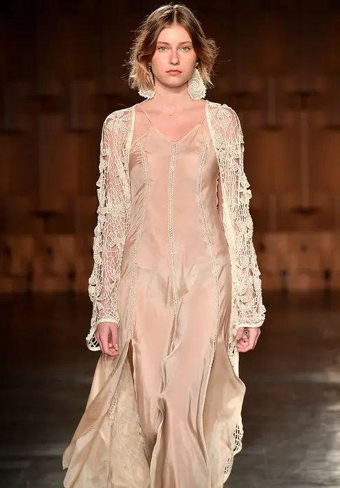 Vestido algodão natural e casaco crochê