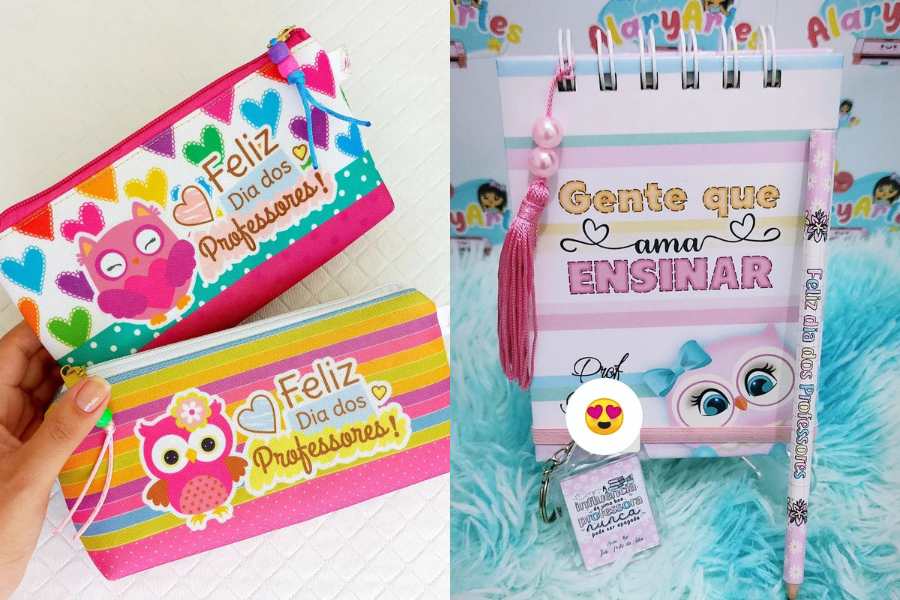 2 fotos em 1 montage: mão segurando duas bolsinhas personalizadas de Dia dos Professores e caderno de anotações com lápis e chaveirinhos.