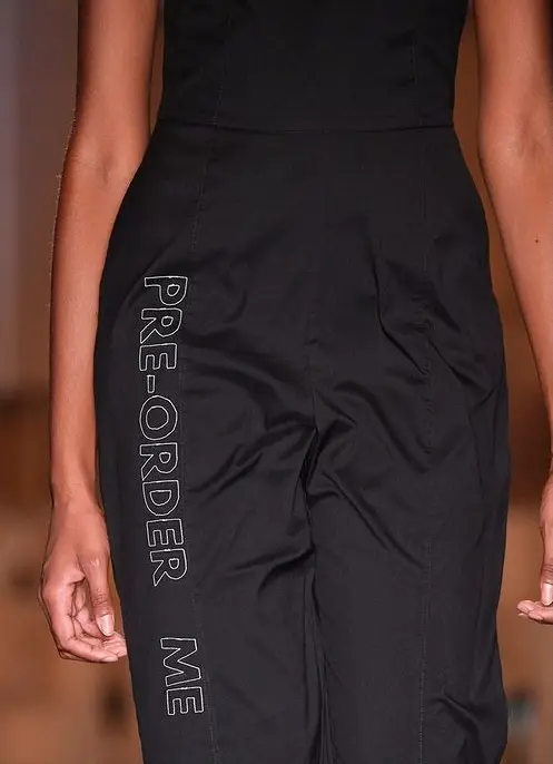 Calça com bordado Pre-order me