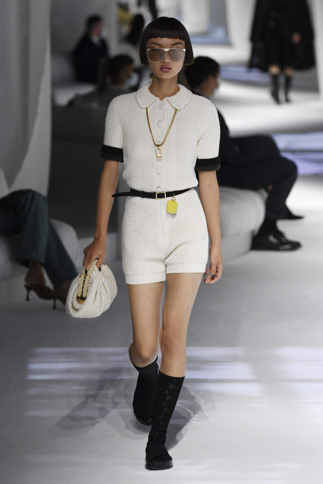 look feminino Fendi desfile Milão