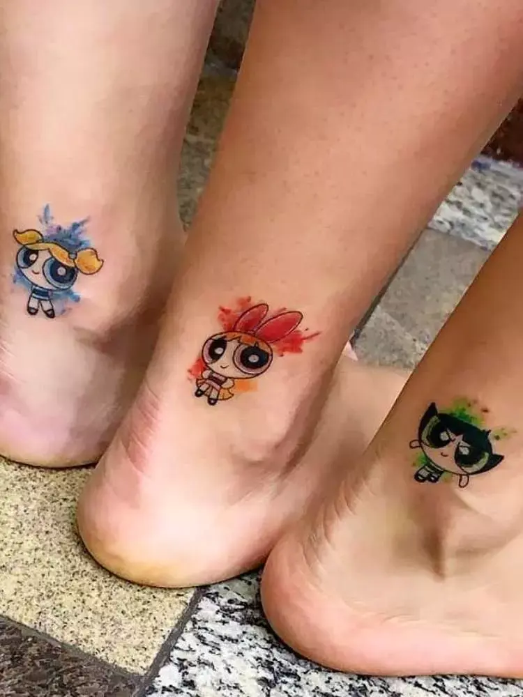 Opção de tatuagem de amigas