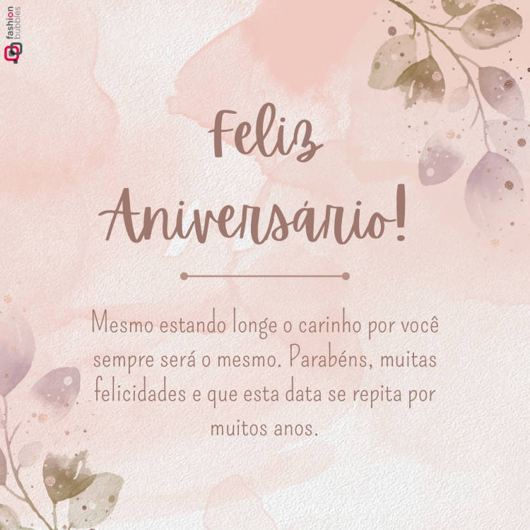 Ilustração rosa de Aniversário: "Mesmo estando longe o carinho por você sempre será o mesmo. Parabéns, muitas felicidades e que esta data se repita por muitos anos."