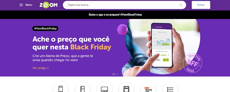 captura de tela do site Zoom, em roxo, com descrição da black friday e pessoa de pele clara mexendo no celular 