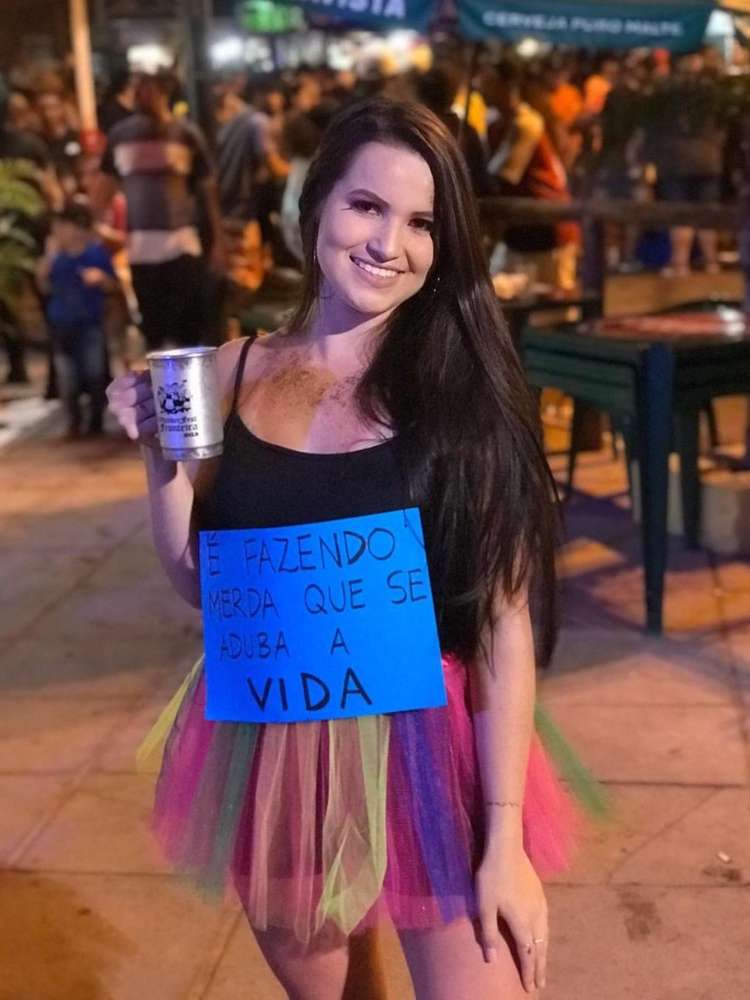 Opção de plaquinhas para look de Carnaval