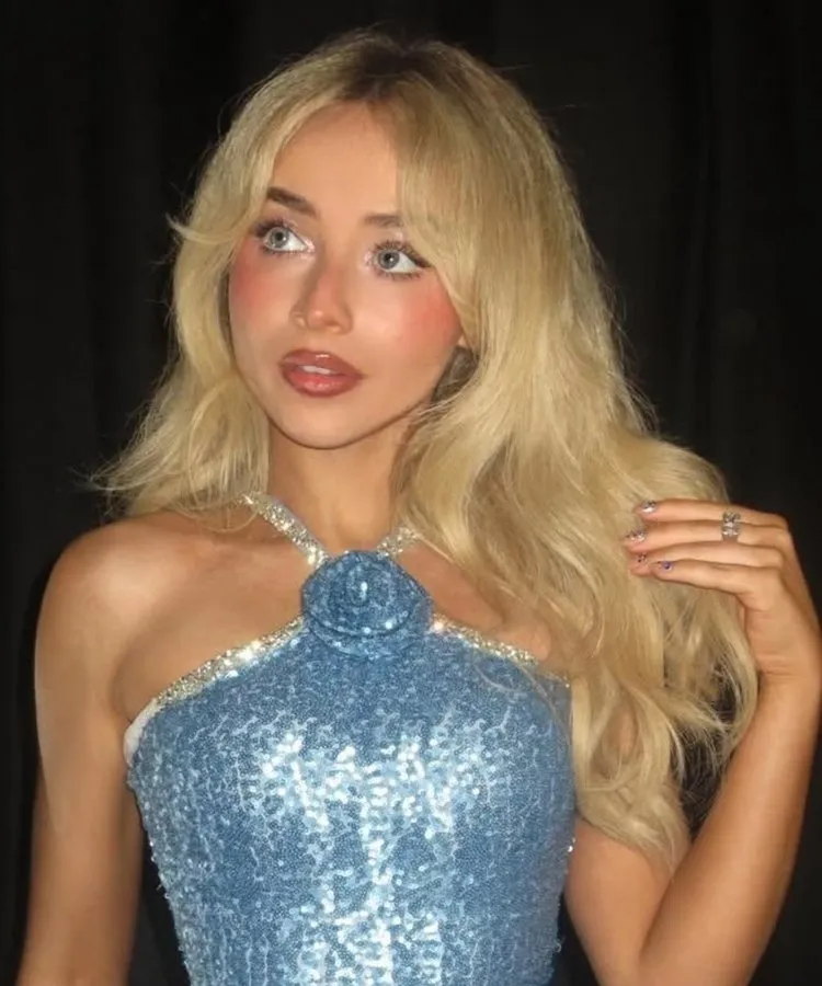 Butterfly cut de Sabrina Carpenter, um dos cortes de cabelo tendência para 2026