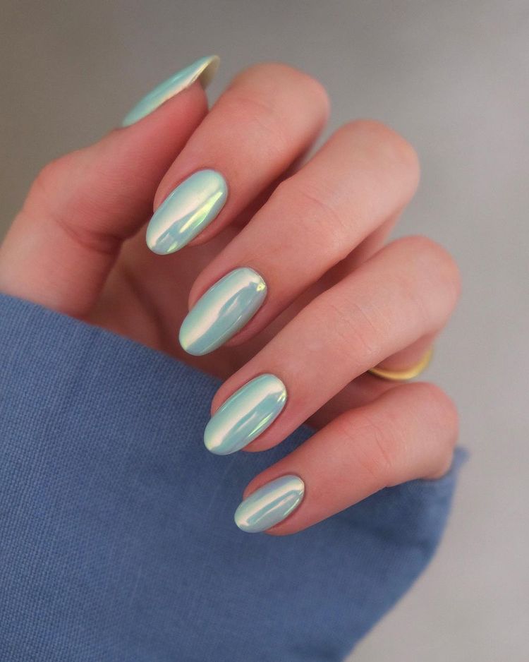 unhas azuis cintilantes