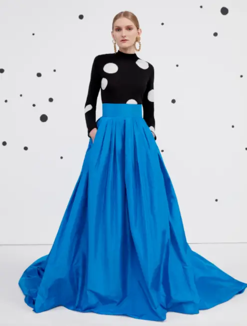 Blusa poá com saia godê azul