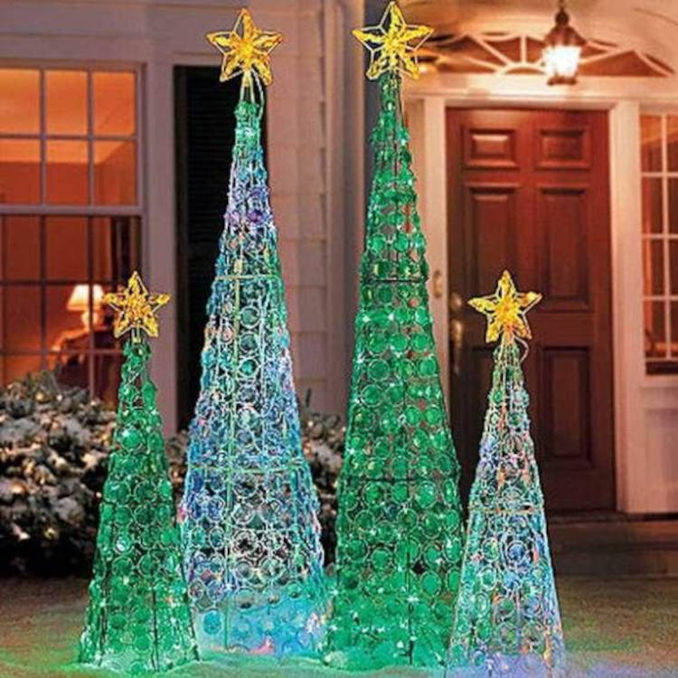 Árvore de natal iluminada.