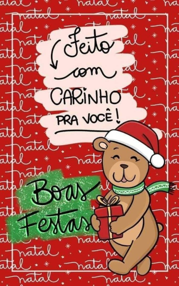 Cartão virtual de fundo vermelho escrito "natal", desenho de urso com gorro de papai noel e presente e frase: Feito com carinho para você! Boas Festas! 