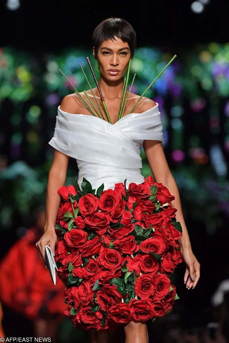 Joan Smalls für Moschino Frühjahr/Sommer 2018.