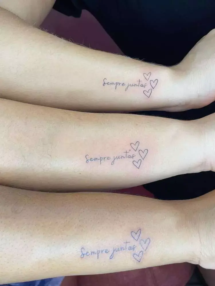 Opção de tatuagem de amigas