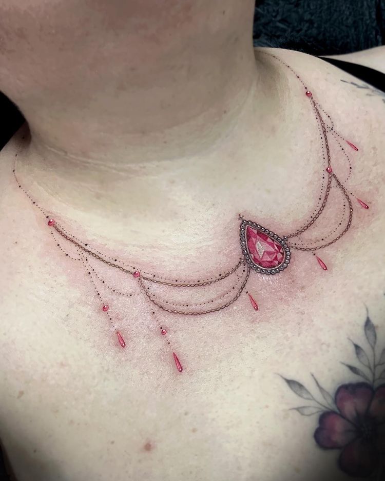 tatuagem que imita pedras preciosas