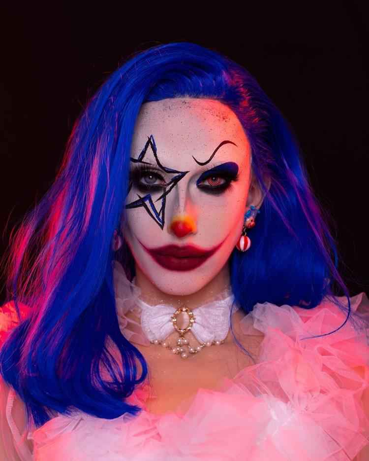mulher com maquiagem de palhaço para o halloween