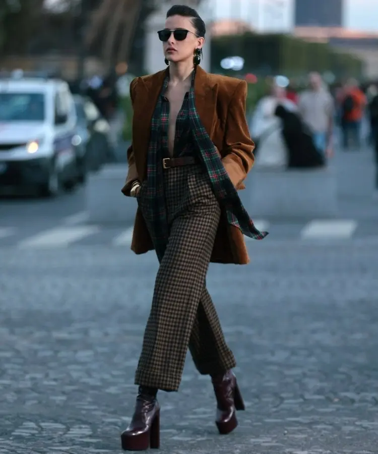 Foto de Livia Nunes usando look Yves Saint Laurent