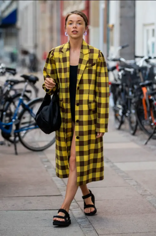 Paletó vichy amarelo e preto vibrante