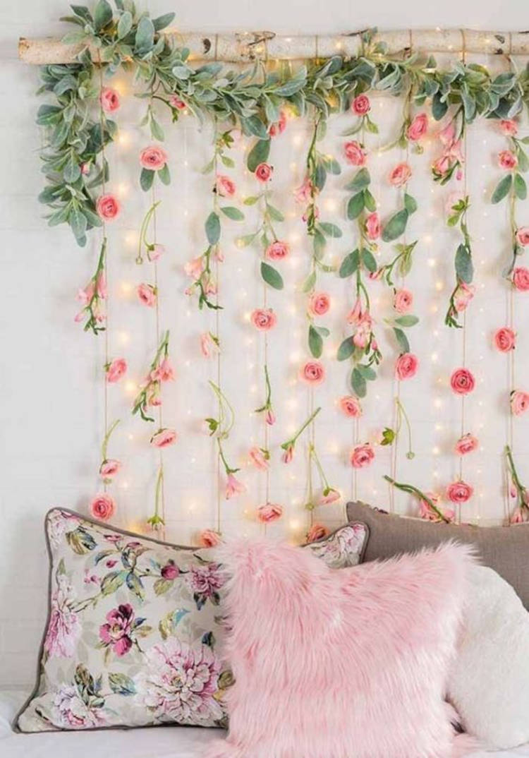 Decoração fácil para quarto com madeira e flores.