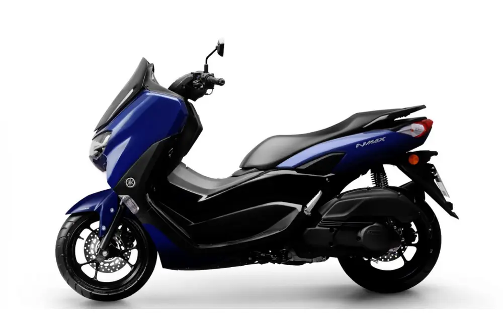 Imagem de uma Yamaha NMax 160 azul e preta Imagem de uma Yamaha NMax 160 azul e preta.