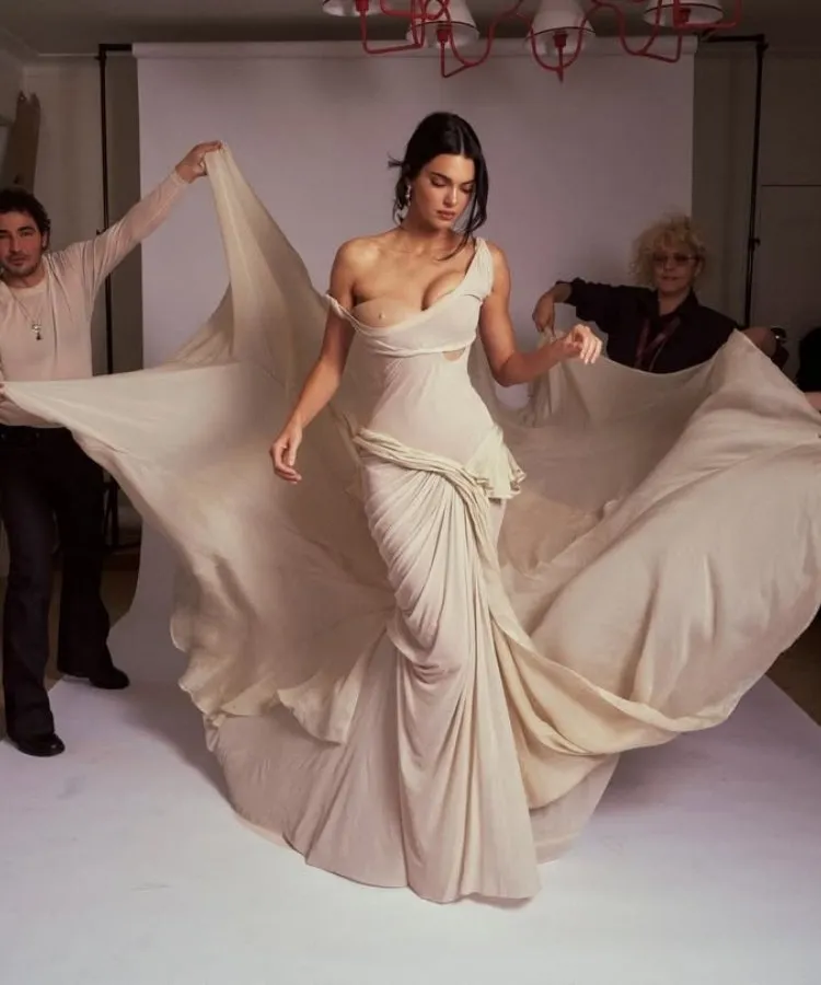 Foto do look de Kendall Jenner no Met Gala 2026