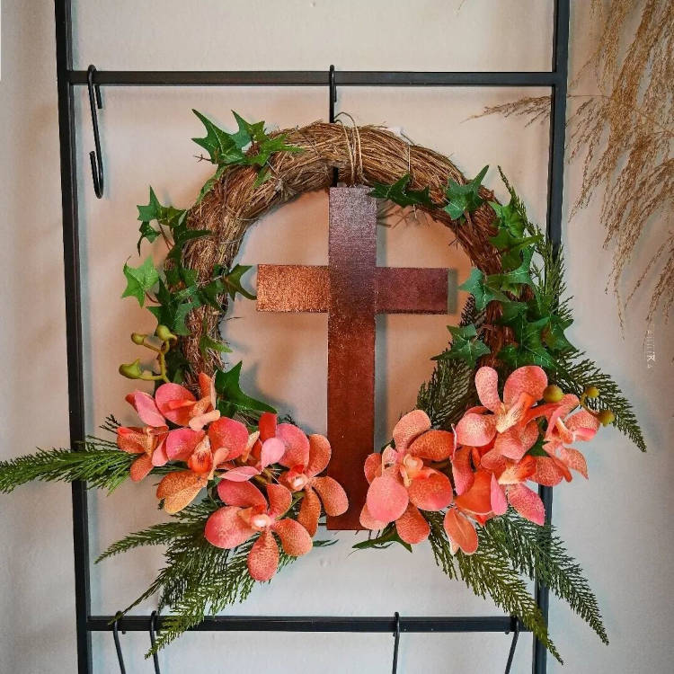 Guirlanda com flores.
