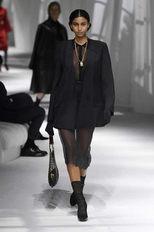 transparência look feminino Fendi