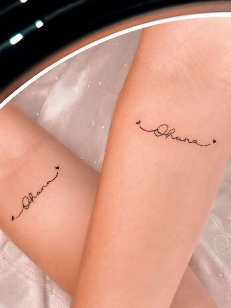 Opção de tatuagem de amigas