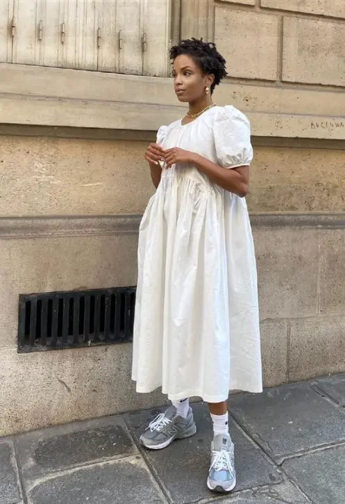 Mulher com vestido largo 