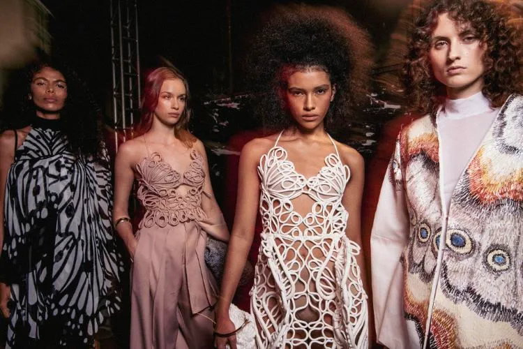 Modelos usando 3 looks do desfile de Melkzda no DFB Festival 2024