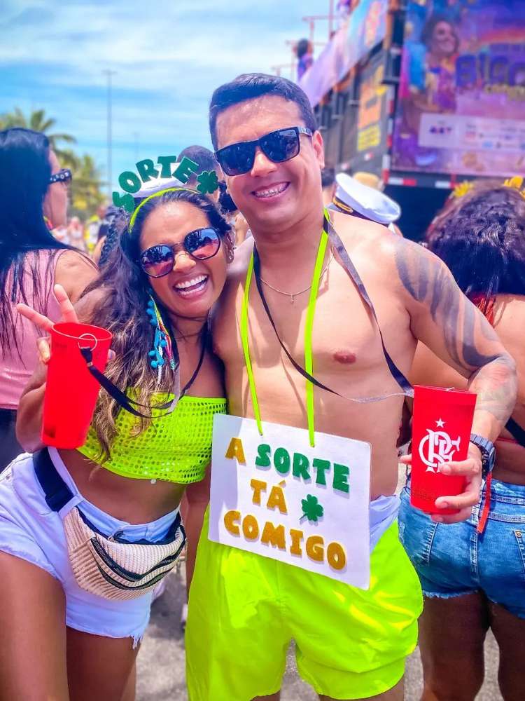 Opção de plaquinhas para look de Carnaval