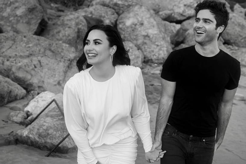 Foto do noivado da Demi na praia Foto do noivado da Demi na praia