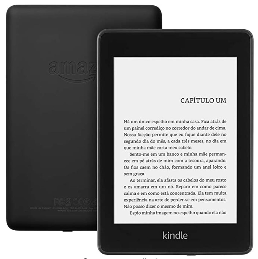Kindle preto frente e verso aberto em capítulo um de um livro