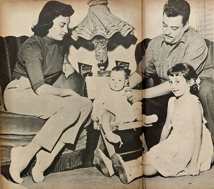 Laura Cardoso, seu falecido esposo e as filhas do casal.