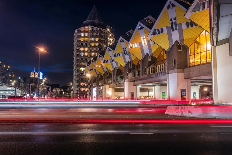 Cidade de Roterdã de noite