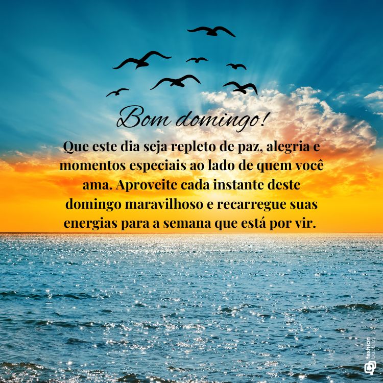 Frase de bom dia domingo escrita em foto de mar no por-do-sol