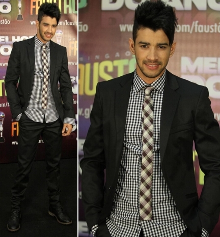 Gusttavo Lima com camisa xadrez