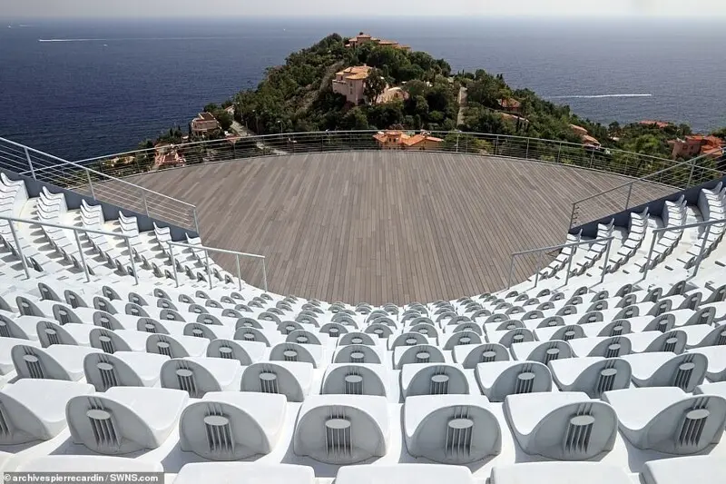 casa de Pierre Cardin