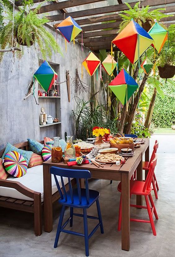 Decoração junina na varanda.