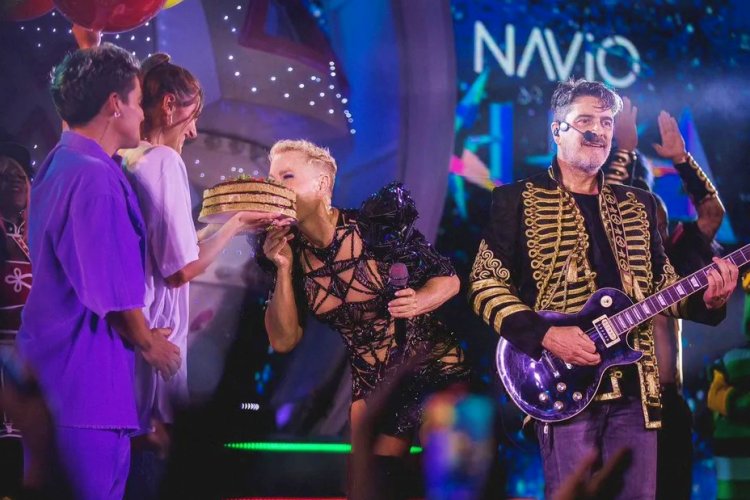 Xuxa comemorando 60 anos no "Navio da Xuxa"
